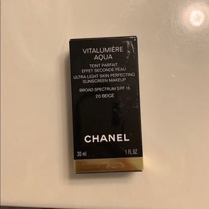Chanel Vitalumere Aqua Beige 20
